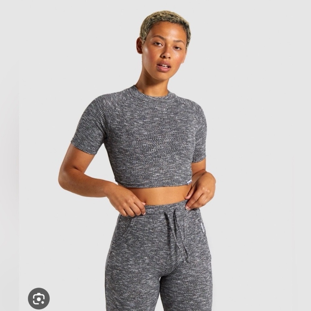 ❤️‍🔥3/$10 Or FREE BUNDLE ITEM✨ Gymshark Charcoal Knit Crop Top Size M